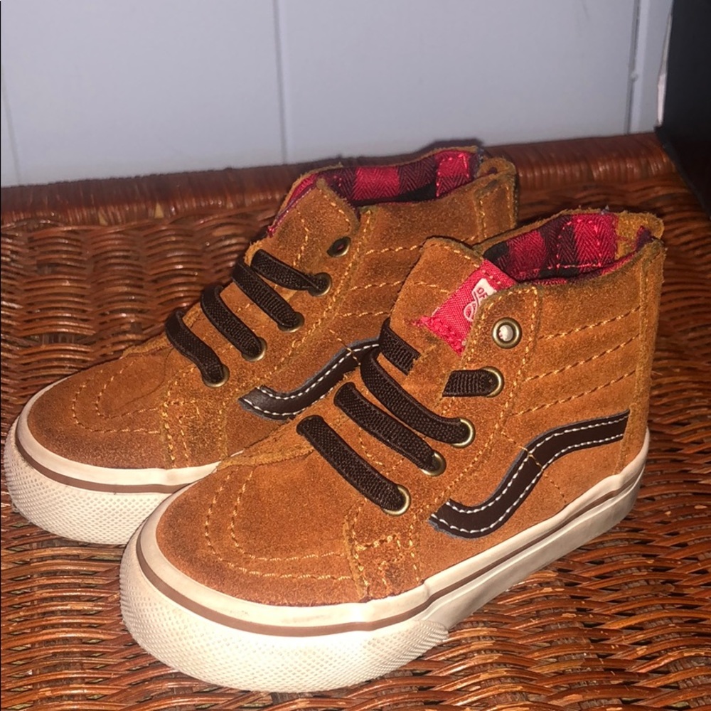 Vans brand Children’s sneaker w/ lumberjack detail